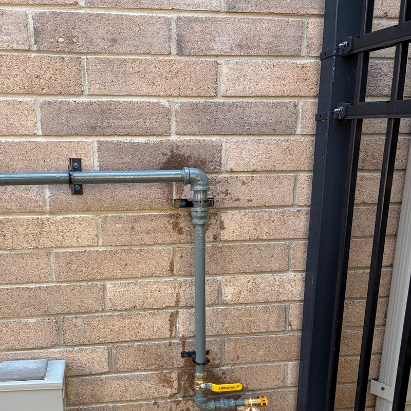 Black-iron gas piping installation
